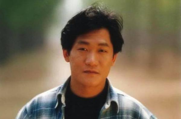 謝東：被傳是侯寶林私生子，王朔豪賭100萬，喊話侯耀華驗其真身