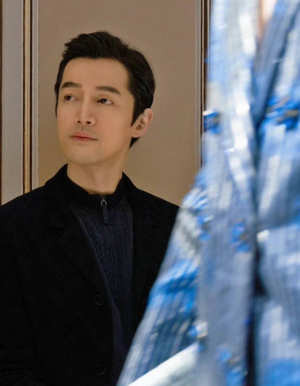 惠英紅與胡歌罕同框,短髮爆炸頭氣場強大,兩人相差22歲似同齡人 惠英紅與胡歌罕同框,短髮爆炸頭氣場強大,兩人相差22歲似同齡人