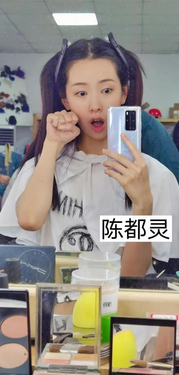 女明星後臺化妝時的樣子？