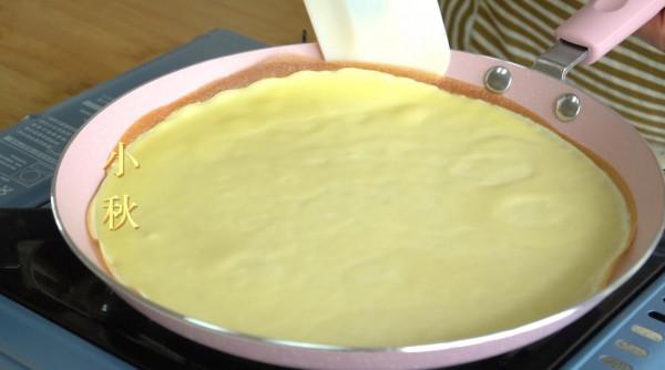 孩子想吃毛巾卷，小秋用一口平底鍋解鎖三種做法，比買得實惠多了