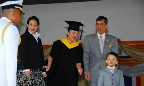 20歲舞女西拉米被泰王看中成為王后,為何被削髮為尼,近況又怎樣 20歲舞女西拉米被泰王看中成為王后,為何被削髮為尼,近況又怎樣