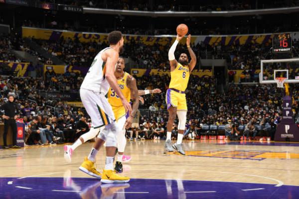 詹姆斯25+7+7威少關鍵2+1，湖人力克爵士