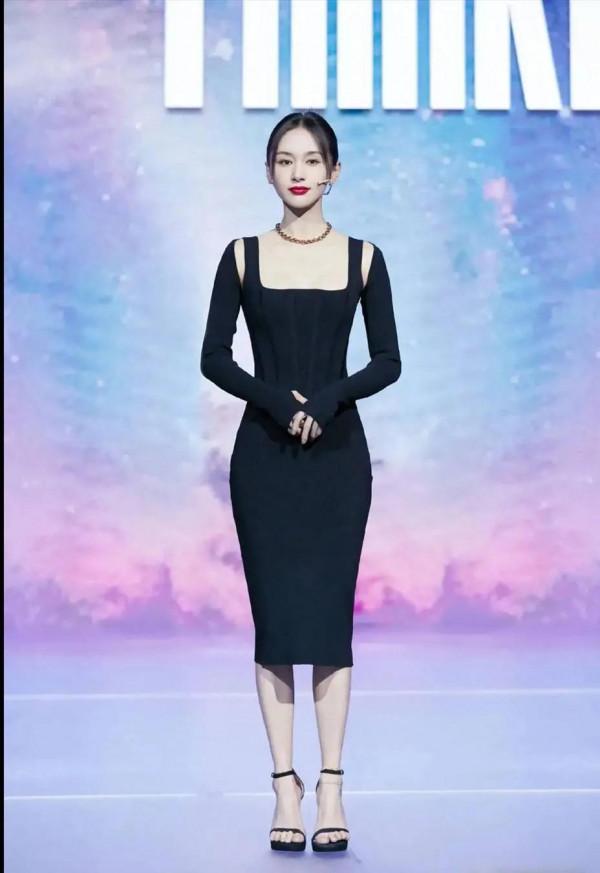 王子文氣質優雅，美麗動人