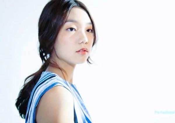 這個被嘲矮的超模火了!一臉硬傷,為啥還被Dior、Prada搶著寵? 這個被嘲矮的超模火了!一臉硬傷,為啥還被Dior、Prada搶著寵?