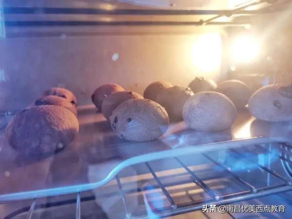 有了烤箱第一個就做他,簡單又好吃,一口一個超級治癒 有了烤箱第一個就做他,簡單又好吃,一口一個超級治癒