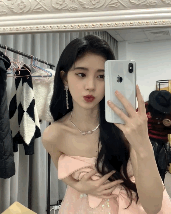 鞠婧禕秀臘八自拍，生圖太能打了