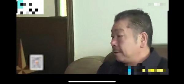 以為找到真愛，名下有三套房，到老了卻被趕到陰暗的車庫居住