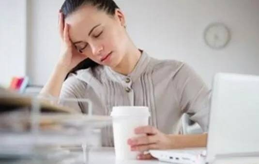 年紀輕輕就有“啤酒肚”？可別再作踐自己的身體了，健康才是本錢