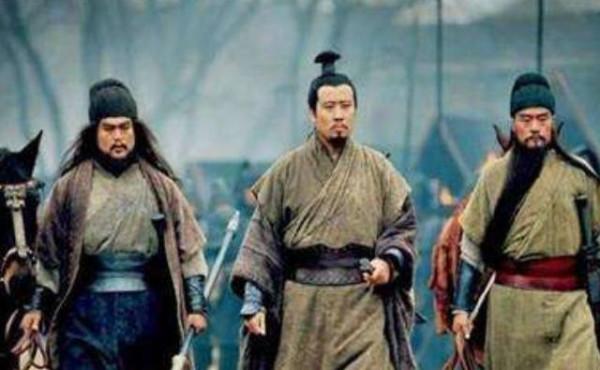 關羽為什麼瞧不起黃忠,在他眼裡誰才是真正的五虎 關羽為什麼瞧不起黃忠,在他眼裡誰才是真正的五虎