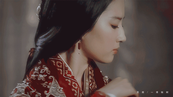 《銅雀臺》中的劉亦菲，翩若驚鴻，美得讓人驚豔