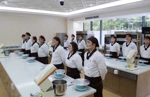 “中考分流”已成定局，50%學生只能上職高，更尷尬的卻是大學生