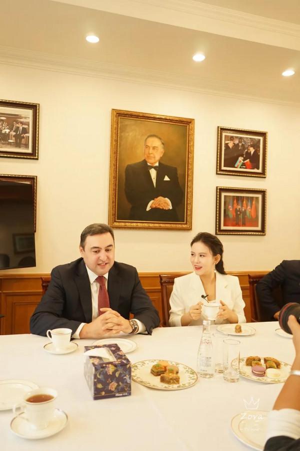 主持人劉美希專訪日記亞塞拜然駐華大使直呼“繞口令太難了”