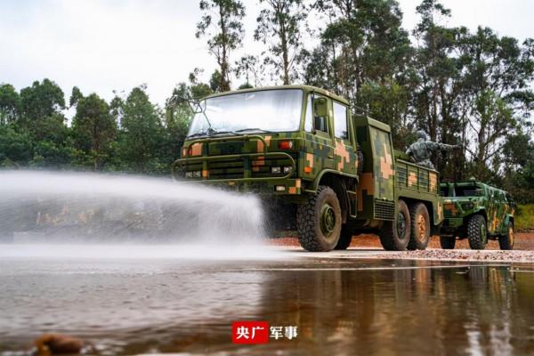 “象鼻人”“降魔神兵”……送你一組防化兵的高畫質寫真