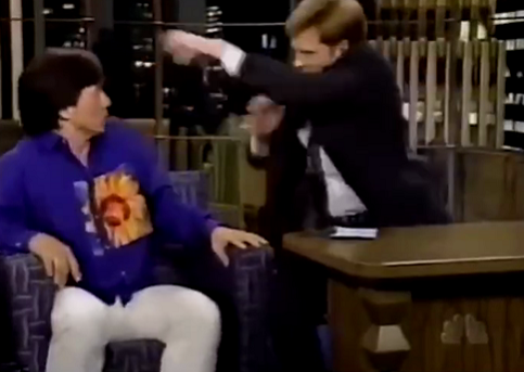 4位明星被採訪發飆:李連杰當場踹翻桌子,周星馳反應最解氣 4位明星被採訪發飆:李連杰當場踹翻桌子,周星馳反應最解氣