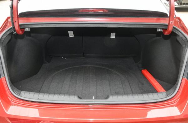 第七代伊蘭特,軸距2720毫米,外型運動適合年輕家庭 第七代伊蘭特,軸距2720毫米,外型運動適合年輕家庭