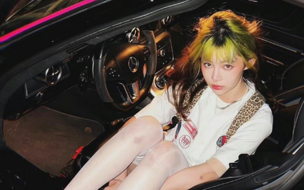 千萬粉絲網紅因得罪蔡徐坤粉絲，被扒出一眾黑料，本人連忙道歉