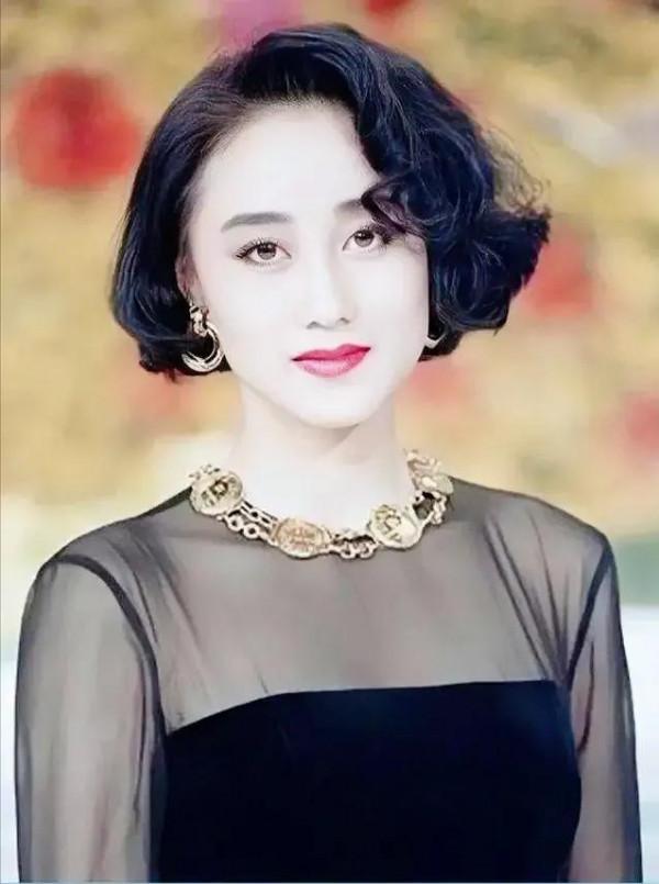 同爹不同媽，愛偏心，這6對星二代的生活差距太大，現實又扎心