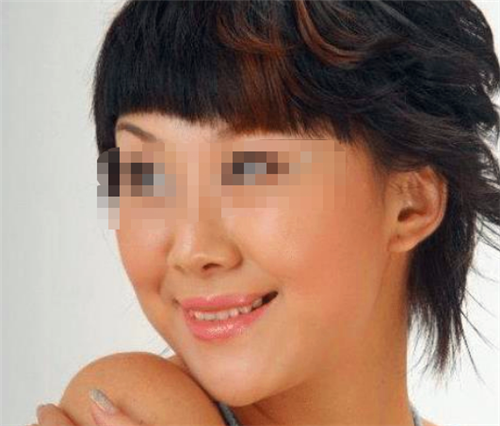 12年，獨居女歌手付麗請快遞員進門，因一個微笑，生命定格在29歲