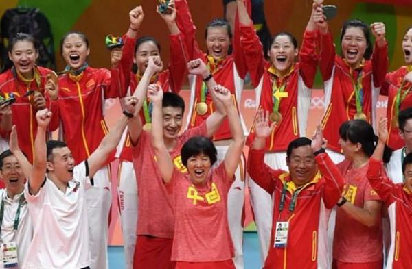 東京奧運會後，國外排球隊重金請郎平執教，郎平：要帶就帶中國隊