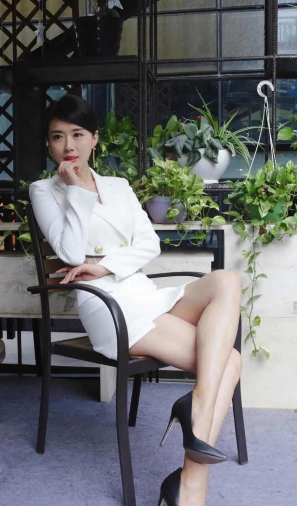 顏丹晨，43歲的“嫦娥仙子”美成了焦點