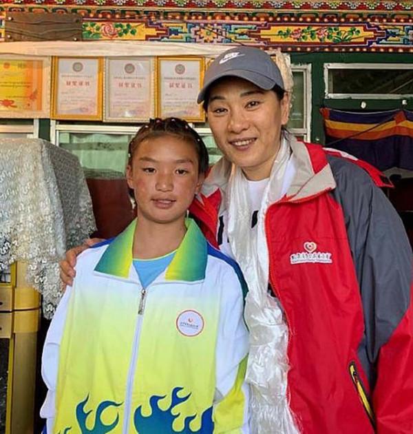 中國籃球金童玉女鞏曉彬李昕，9年前戀愛無結果，最後各自嫁娶