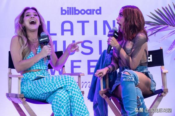 Anitta亮相音樂周活動，身穿牛仔服套裝復古休閒，被採訪開心大笑