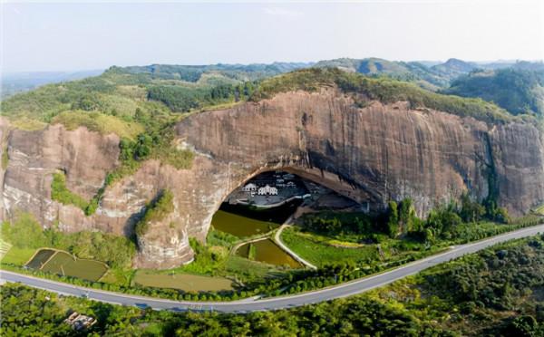 釣魚途中遇奇景，不得不說大自然是最巧的工匠