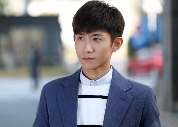 家有兒女尤浩然，前途不保只是因為長殘了？問題遠比你看到的多