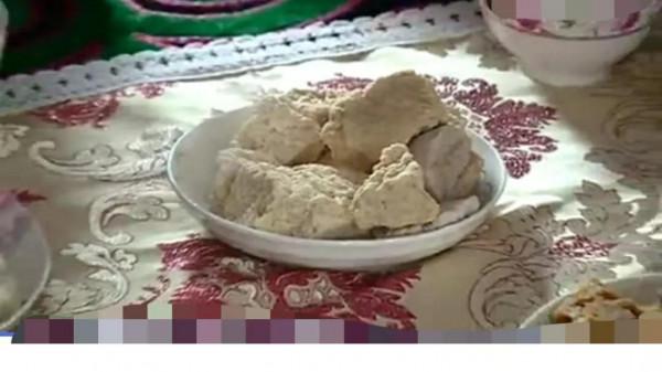 哈薩克族的駱駝奶 哈薩克族的駱駝奶