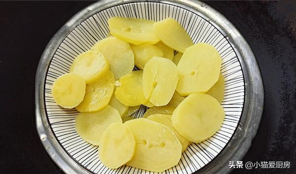 土豆這樣做孩子可以吃掉一大盤,外酥裡糯特別美味,好吃又簡單 土豆這樣做孩子可以吃掉一大盤,外酥裡糯特別美味,好吃又簡單