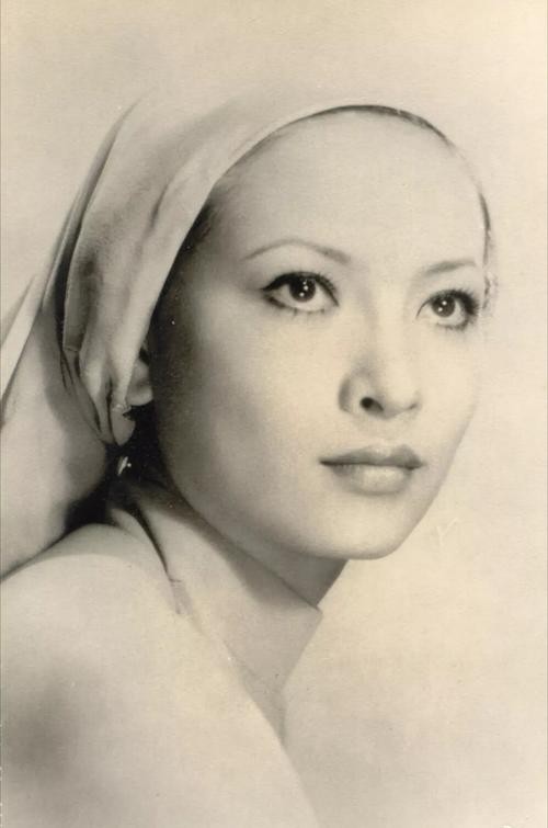 替夫還債嫁給債主，老公去世後繼承湯臣一品，徐楓比你想得更狠