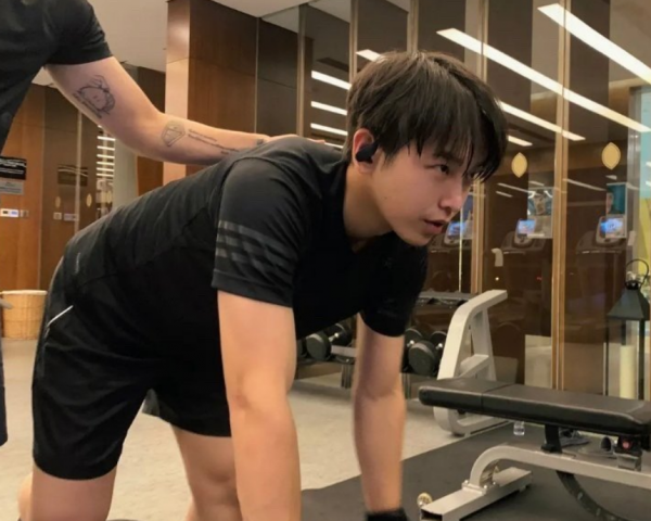 彭昱暢瘦身成功，變身美男子，陽光帥氣，一起來減脂瘦身吧