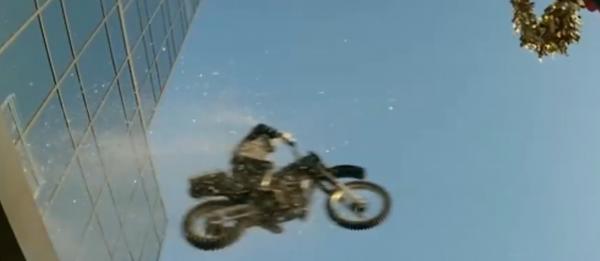 飛越黃河的柯受良地位有多高？張學友出錢治喪，劉德華為其女送嫁