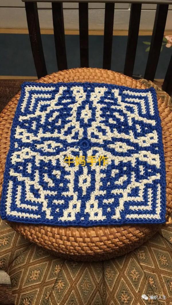 用編織為家中增添美麗，仿青花瓷抱枕欣賞