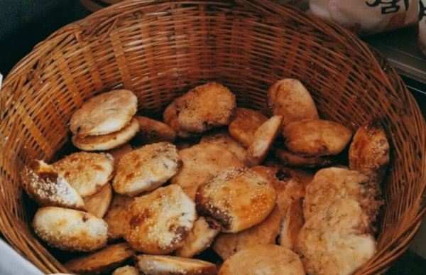 福建大叔賣非遺小吃，1.5元一個，天天累得不想幹有人開車3h來吃