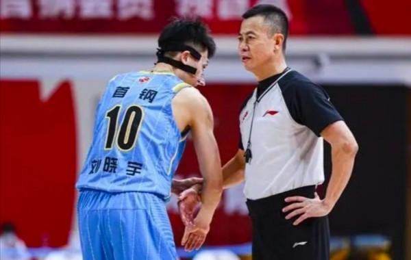 CBA快訊：餘嘉豪住院治療，裁判引發熱議，林書豪得分掛零