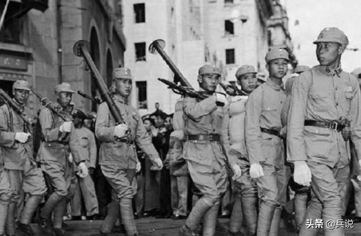 王耀武被俘，家無餘財僅2輛拖拉機，陳毅奇怪：你藏這個幹嘛