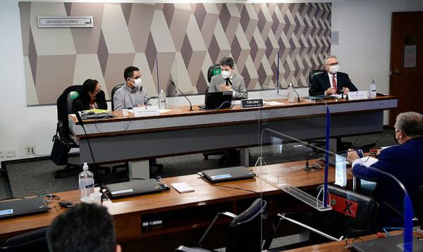 巴西疫情調查委員會向參議院提交正式調查報告 對包括博索納羅在內的66人提出20多項指控