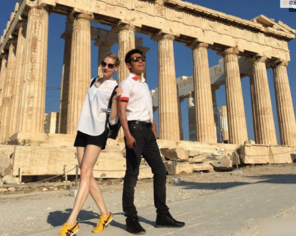 撒貝南全家出遊照,老外老婆背景顯赫,初見丈母孃被嫌棄 撒貝南全家出遊照,老外老婆背景顯赫,初見丈母孃被嫌棄