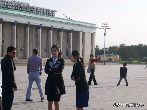 外國遊客在朝鮮,這樣拍照片,女導遊這次生氣了 外國遊客在朝鮮,這樣拍照片,女導遊這次生氣了