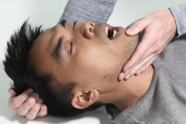 醫生提醒：當身體在飯後出現這4種表現時，就要多注意控制血糖了