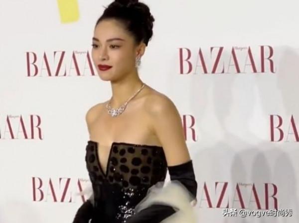 “芭莎慈善夜”女明星生圖火了，沒有修圖後，楊冪真有35歲嗎？