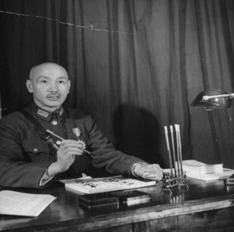 華野秘密行軍3日,突遭國軍轟炸,粟裕:那個排長有問題,抓住他 華野秘密行軍3日,突遭國軍轟炸,粟裕:那個排長有問題,抓住他