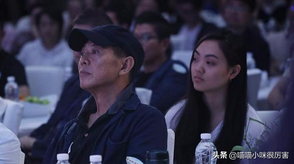 同是李連杰孩子，利智和黃秋燕的女兒，享受的父愛有差別