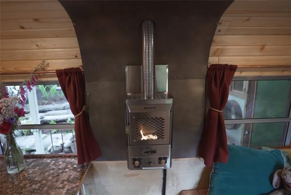 她買下1969年報廢校車，將車殼變成13㎡鄉下蝸居，網友：是真的服