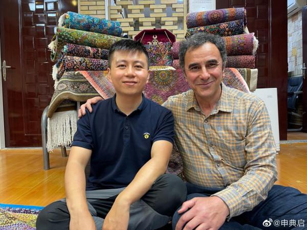 拜訪波斯地毯富商，很難想象普通地毯工的薪水，5年伊朗幣貶值8倍