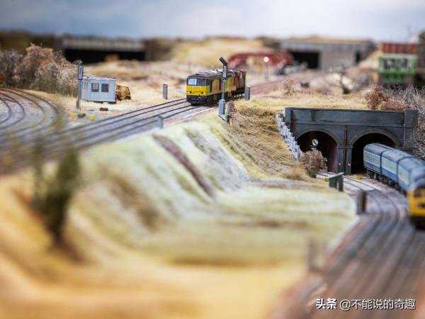 英國男子隱瞞女友8年花百萬打造全英最大鐵道模型，最後斬獲愛情