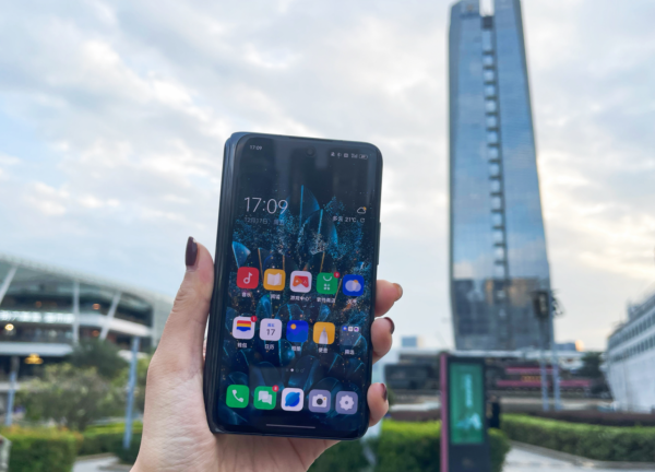 新年禮物怎麼選？四款高顏值實用不吃灰的數碼清單，照著買準沒錯