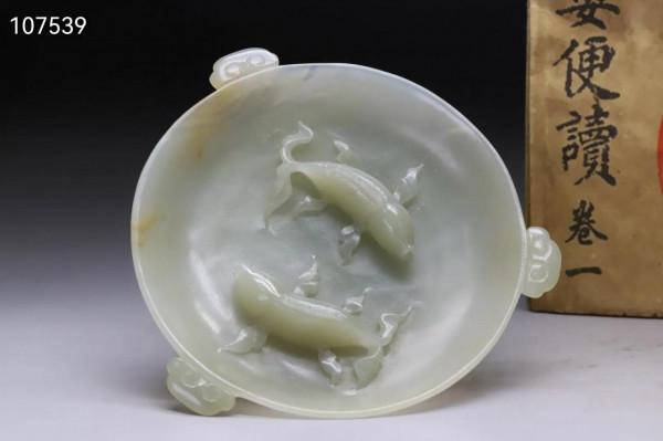 舊藏和田玉籽料“年年有餘”筆舔 舊藏和田玉籽料“年年有餘”筆舔