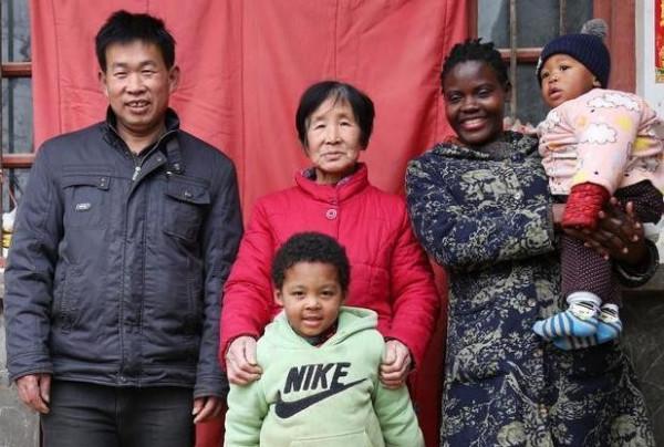 7年前，河南農民娶23歲非洲女孩，生倆混血兒，回國後過得如何？